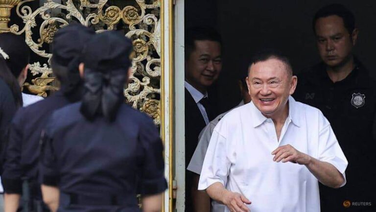 លោក Thaksin រួចផុតពីការតាមដានតាមផ្លូវច្បាប់ ក្រោយព្រះមហាក្សត្រថៃប្រទានការលើកលែងទោសជាពិសេស
